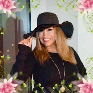 Meet your Posher, Shirlita